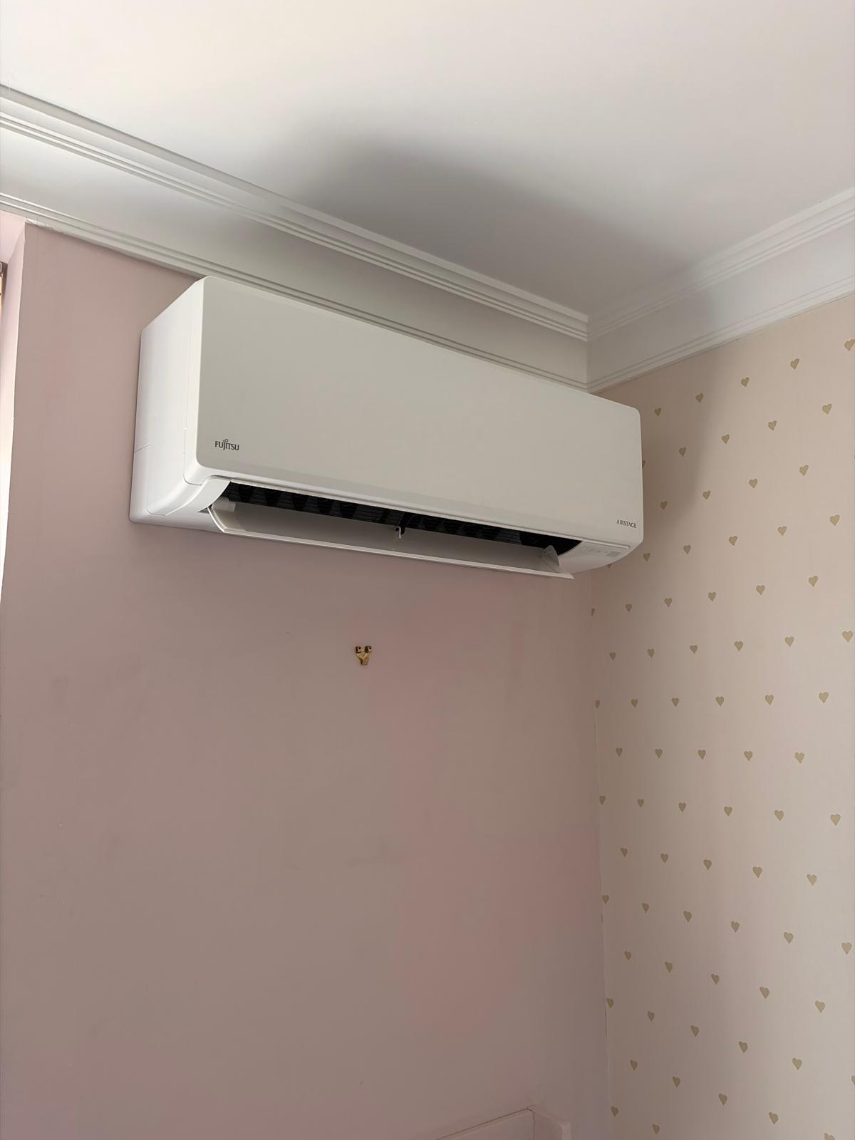 Fujitsu wall-mounted install, Hemel Hempstead